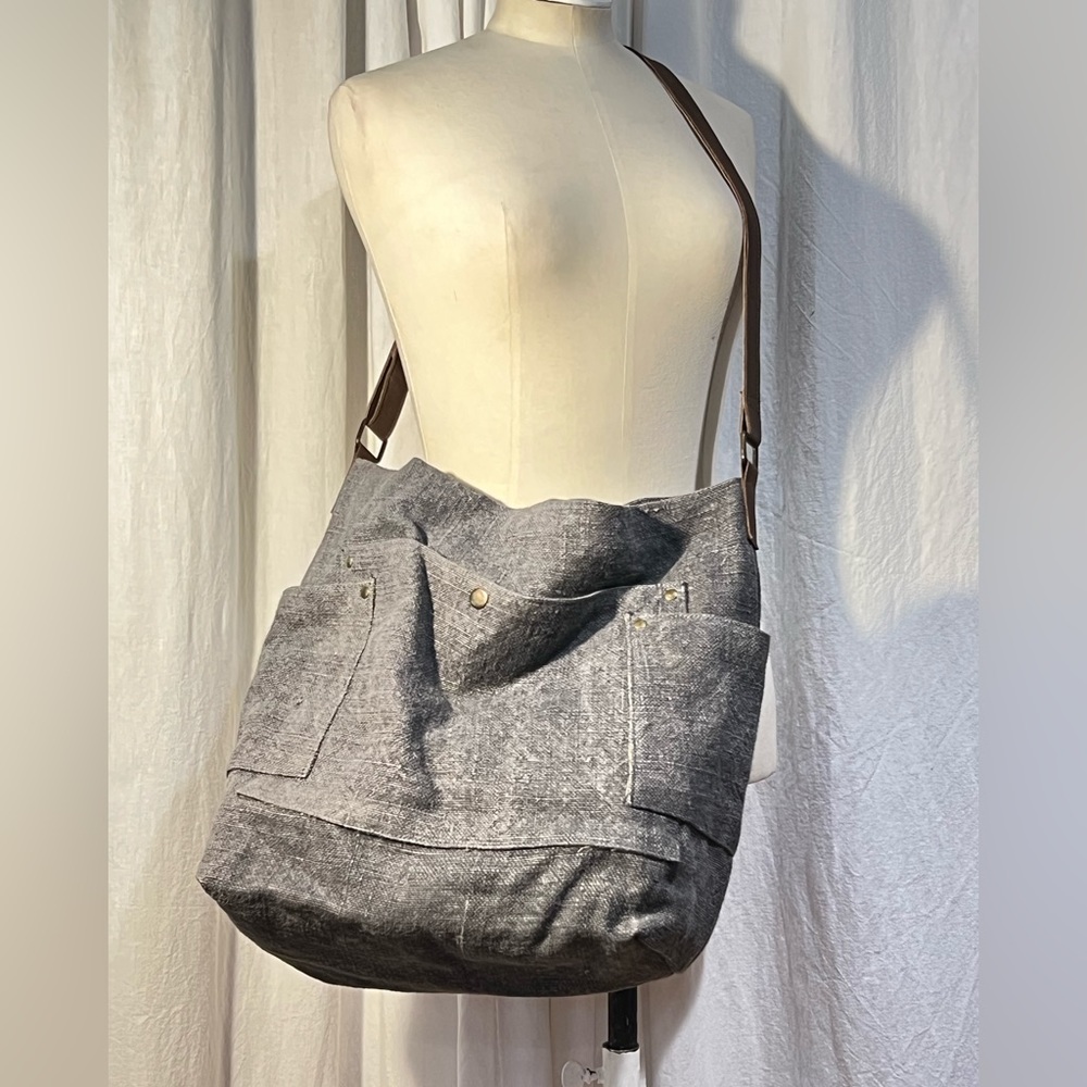 roost jute crossbody tote/messenger bag w/several exterior/interior pockets-NWT